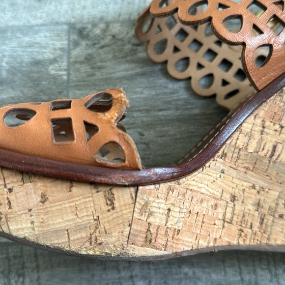 Tory Burch perforated brown cork wedge sandals. Size 11. - Picture 5 of 16